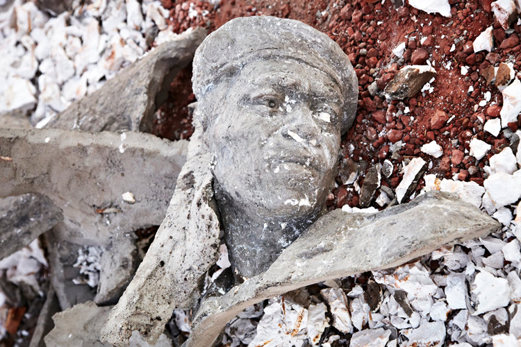 La tête / The head, Avenue des Armées, Sotuba, Bamako, 2011